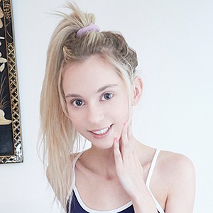 【FANZAの素人エロ動画】しゃねる｜ffnn002