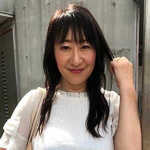 【FANZAの素人エロ動画】秋吉志乃｜kmtu0056